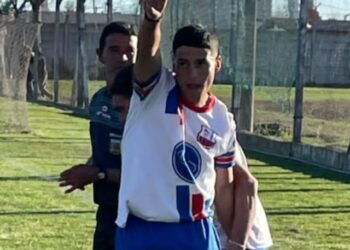 Del Valle lo empató sobre el final y sigue lider de la zona B