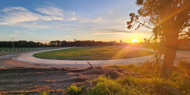Llegó el día: se inaugura la pista de atletismo en el Polideportivo Municipal