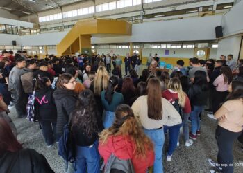 Entrega de computadoras del plan “Conectar” a estudiantes de la ciudad