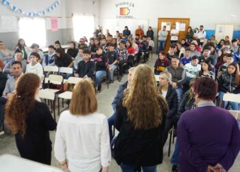 El Intendente participó en el acto oficial de entrega de netbooks en Quequén