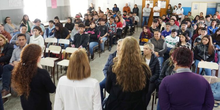 El Intendente participó en el acto oficial de entrega de netbooks en Quequén
