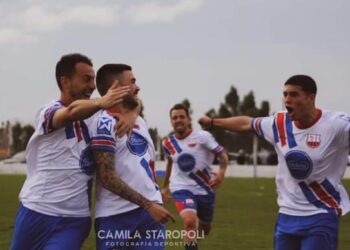 Los punteros del fútbol local en compromisos de riesgo en la tarde sabatin