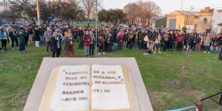 El Intendente y la comunidad cristiana inauguraron el Monumento a la Palabra de Dios