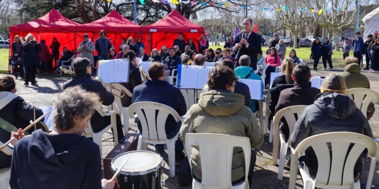Juan Gamba: “Necochea tiene una Feria del Libro libro de muy buen nivel y cada año, debemos mejorarla”