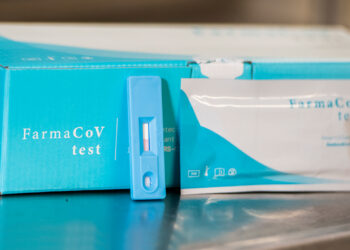 A pesar del leve incremento en casos de covid, no venden los test para covid