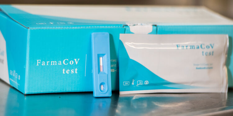 A pesar del leve incremento en casos de covid, no venden los test para covid