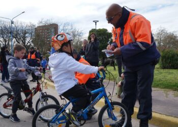 El Observatorio cerró jornadas de Educación Vial con el Jardín Lasalle en plena Plaza Dardo Rocha