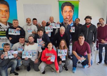 La Agrupación Vecinal Unión Peronista ya reparte las boletas para Massa Presidente, Kicillof Gobernador y  Rojas Intendente.