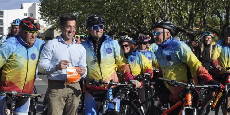 142° ANIVERSARIO. El colorido y concurrido desfile fue el broche ideal de la gran fiesta del fin de semana