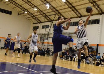 Basquet: En San Cayetano y con esfuerzo, Rivadavia cerró de manera invicta la etapa regular