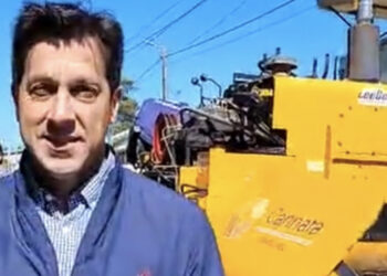 Arturo Rojas: “Nuestro compromiso es el de trabajar para la gente”. Comenzó el asfaltado de la Av 58