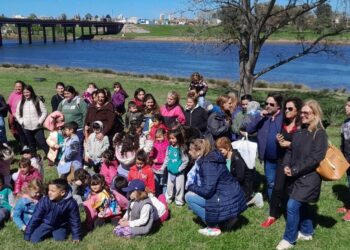 Proyectos de plantacion y arbolado en un Proyecto integrado por las instituciones educativas Jardín N° 913 y Escuela Primaria N° 25