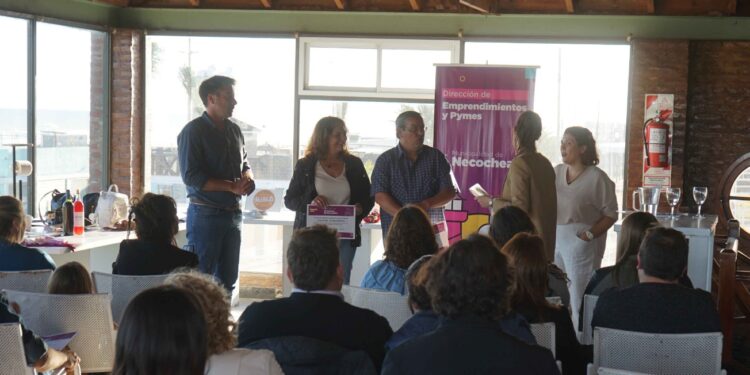 Se entregaron diplomas del Programa Emprender y cinco proyectos fueron subsidiados con $140 mil