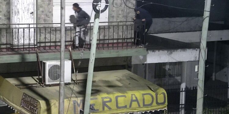 Las cámaras de seguridad lograron persuadir un robo en la Avenida 59
