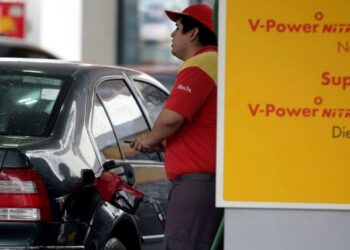 Tras la suba de YPF, otras compañías también aumentan sus combustibles