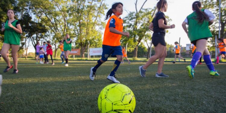 Este jueves comenzará el futbol femenino en el Club Del Valle