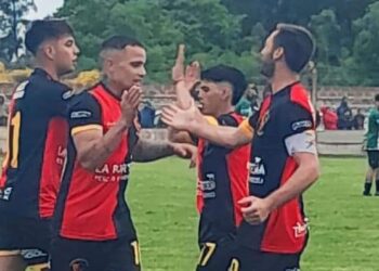 Rivadavia ganó en Loberia y se trepó a la punta. En Quequén, agredieron a un árbitro