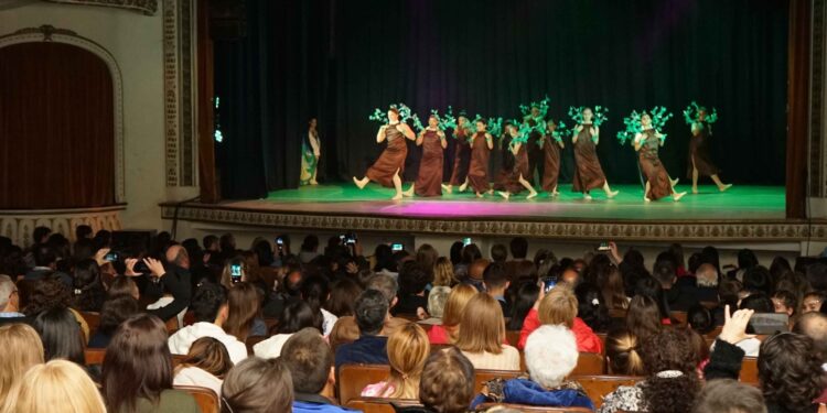 Con la fantasía de un “Bosque Encantado”, la Escuela de Danzas Clásicas vivió su gala de fin de año