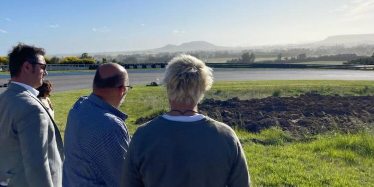 Alejo Supply en Balcarce: «Queremos que vuelvan a rugir los motores en el Fangio»