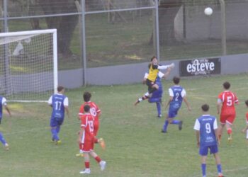 FÚTBOL. Victoria del Sub-15 sobre Maipú y lidera la zona