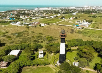 El Faro Quequén cumple 102 años de rica historia