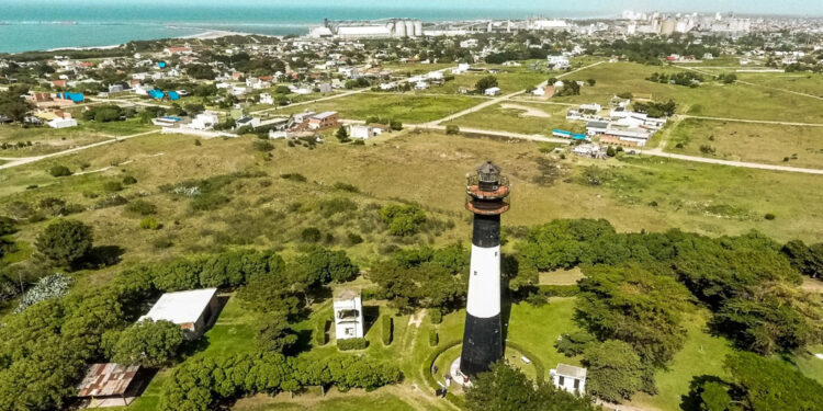 El Faro Quequén cumple 102 años de rica historia