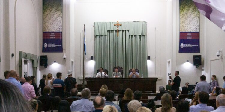 El Intendente juró en su segundo mandato y trazó los lineamientos con un llamado a la unidad y el diálogo sincero