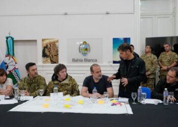 Kicillof aseguró que el temporal “afectó a toda la Provincia, pero lo que hizo acá en Bahía nos tiene desconsolados”