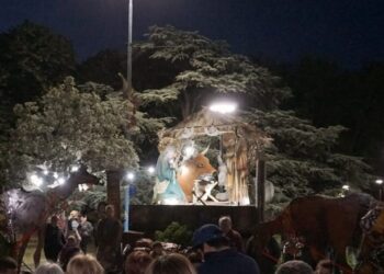 Fue inaugurado el paseo navideño y se encendieron las luces del Árbol de Navidad