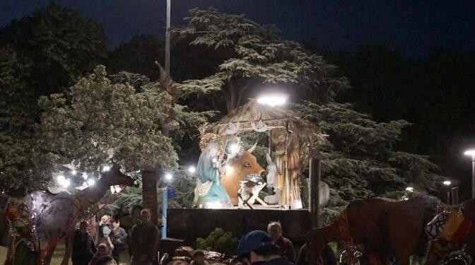 Fue inaugurado el paseo navideño y se encendieron las luces del Árbol de Navidad