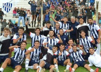 FÚTBOL. Rivadavia superó a Mataderos y se quedó con el “1”. Villa del Parque jugará el repechaje