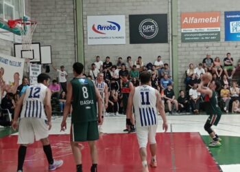 BÁSQUETBOL. Ganó Centro Basko y forzó a tercer partido