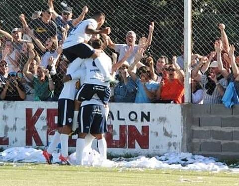 Villa Diaz Velez e Independiente de San Cayetano quedaron a mano en los primeros 90 minutos