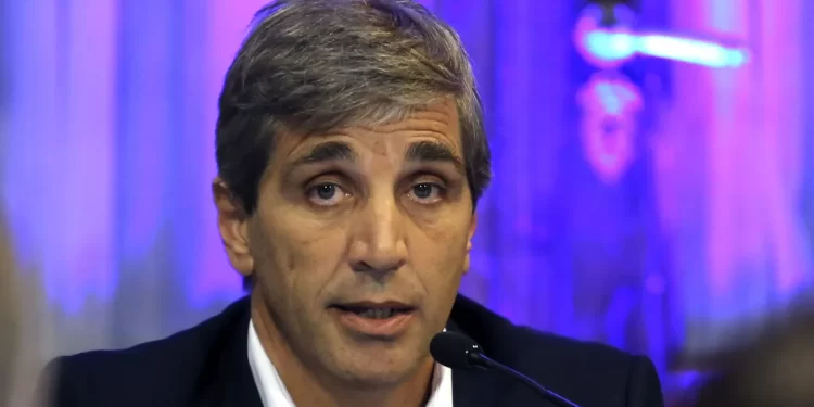 Devaluación, apertura de importaciones y recorte de subsidios: una por una, las medidas económicas anunciadas por Luis Caputo