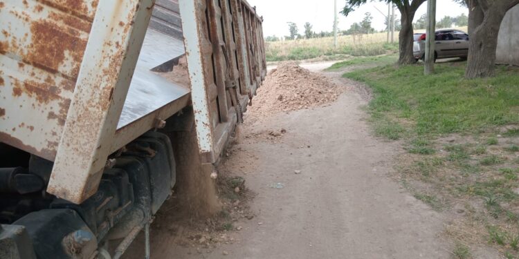 Trabajos de engranzado y entoscado por parte del Ente de Servicios Urbanos