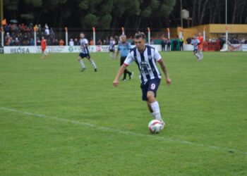 Villa Díaz Vélez hizo el gasto, y Rivadavia se llevó el punto. Por Leo Menna