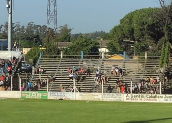 FINAL DE FÚTBOL. Roberto Carranza, indignado porque el partido continuó tras el incidente