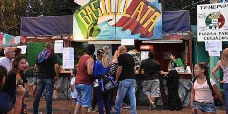 Se pone en marcha la Feria de las Colectividades