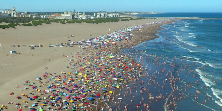 Se esperan fuertes lluvias, vientos y ocasional caída de granizo para esta madrugada