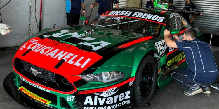 Juan Bautista De Benedictis ya prueba el Mustang en La Plata