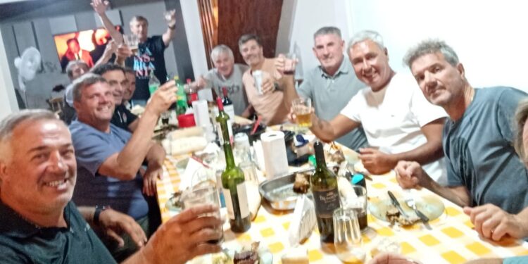 FÚTBOL. Los juveniles campeones de 1983, se reunieron tras 40 años