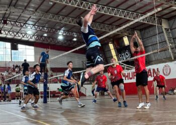 LUIS RUGGIERO. VOLEY RIVADAVIA “Hoy estoy totalmente enfocado en el Open Necochea de Primera”. Por Gustavo Schwedt