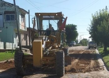 Con bacheos, repasos y entoscados, el Emsur mejora las calles de Necochea y Quequén