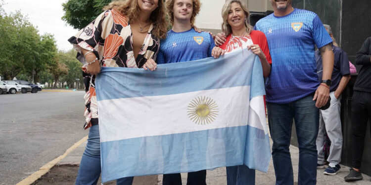 Nicolás Améndola llegó a la ciudad tras resultar entre los cinco mejores del mundo en Turquía