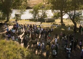 Necochenses y turistas dieron vida a un nuevo Vía Crucis Ribereño
