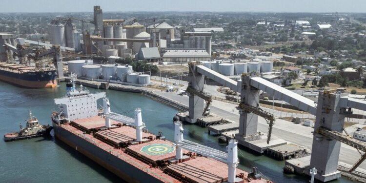 El mejor primer bimestre de la historia de Puerto Quequén. Se registró un acumulado de 1.695.516 toneladas