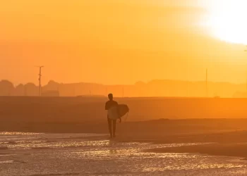 Quequén: El balneario que supo atraer a la aristocracia y hoy revive con aire a aldea de pescadores brasileña. Diario “La Nación”