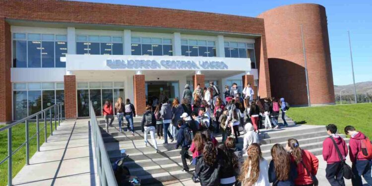 Unicen se declaró en Estado de Emergencia Económica: el Rector se reunió con el Intendente