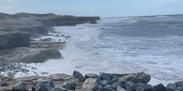 Anuncian ciclón extratropical y mar de fondo desde hoy y hasta mañana. Imágenes y videos exclusivos de Diario NQ