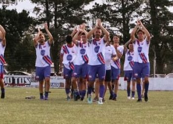 FÚTBOL. Los equipos locales trabajan y mueven el mercado de pases. Por Leo Menna